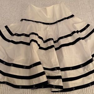 Cache size 0 nautical white and navy blue skirt